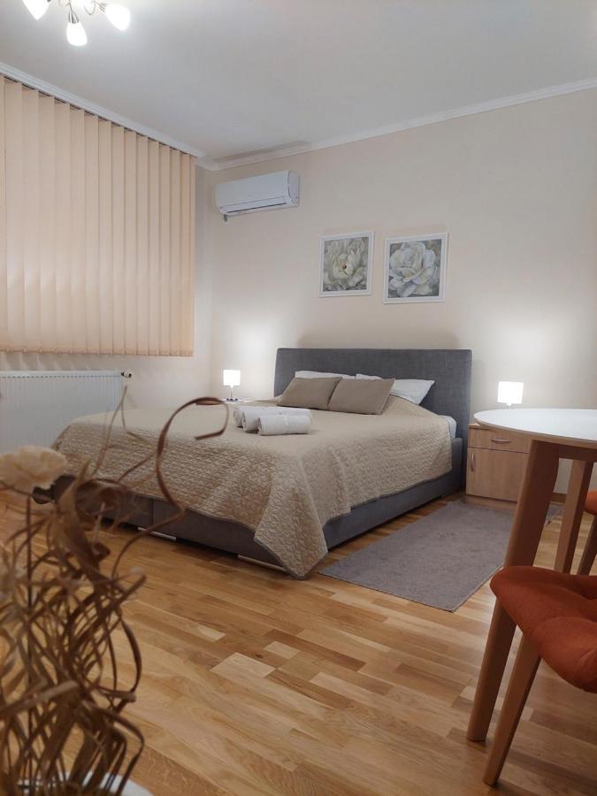 Apartman MILURO Apartment Subotica Bagian luar foto